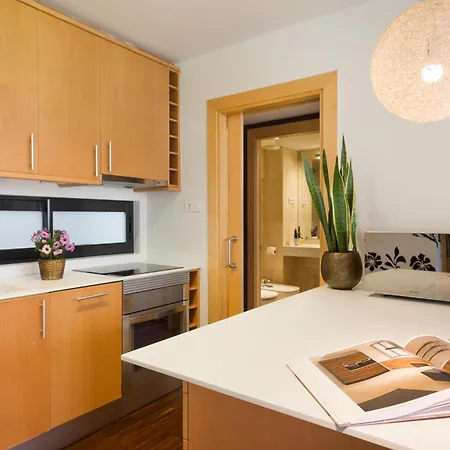 Apartment My Space Emirates - Executive With Private Balcony Barcelona
