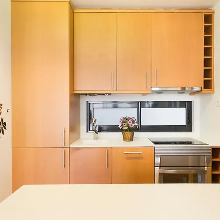 My Space Emirates - Executive With Private Balcony Apartment Barcelona