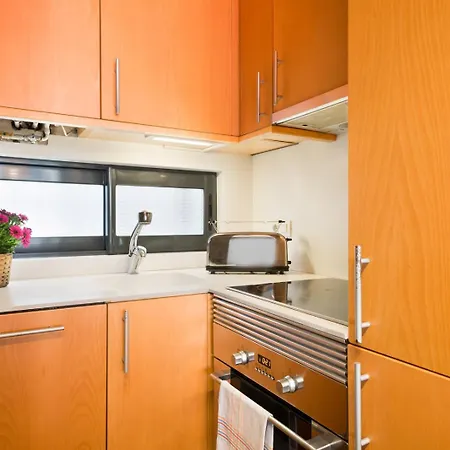 Apartment My Space Emirates - Executive With Private Balcony Barcelona